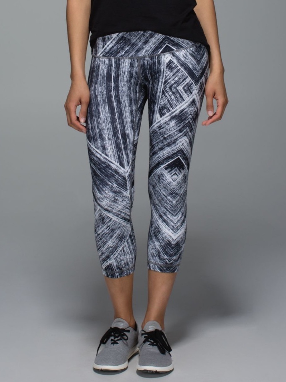 Lululemon Wunder Under Crop II in Heat Wave White/Black Size 8 Luon